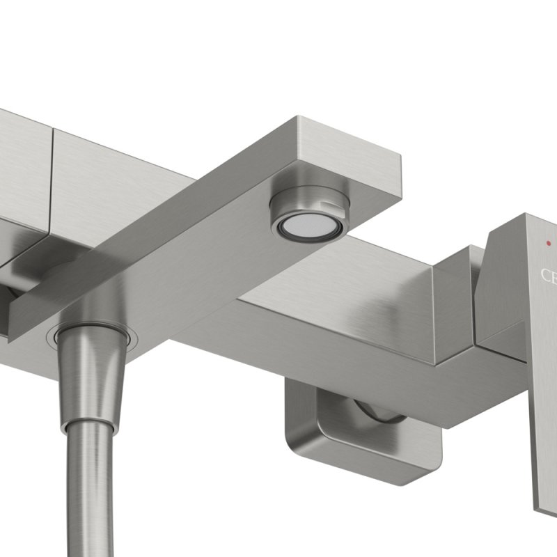 SLIDER-VD-GM Смеситель для ванны и душа однорычажный в комплекте с ручным душем, шлангом и держателем, оружейная сталь SLIDER-VD-GM Смеситель для ванны и душа однорычажный в комплекте с ручным душем, шлангом и держателем, оружейная сталь
