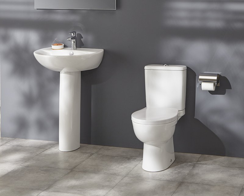 Крышка-сиденье для унитаза Jacob Delafon Patio E70021-00 с микролифтом, петли хром, шт Крышка-сиденье для унитаза Jacob Delafon Patio E70021-00 с микролифтом, петли хром, шт