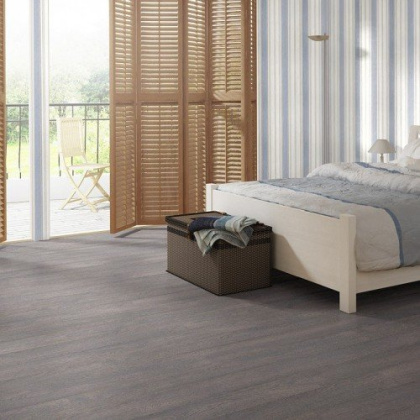 Ламинат Quick-step Perspective UF1389 Доска дуба темного старинного  (9,5 мм/32 кл/1,507м2)1380*156, м2 Ламинат Quick-step Perspective UF1389 Доска дуба темного старинного  (9,5 мм/32 кл/1,507м2)1380*156, м2