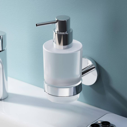 Стеклянный диспенсер для жидкого мыла X-Joy с настенным держателем, 15,1х6,8х10,8 см, белый, A85A36900