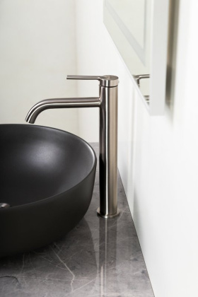 ETNA Смеситель для накладных раковин без донного клапана, нержавеющая сталь, исполнение сатин ETN-LMC2-IN