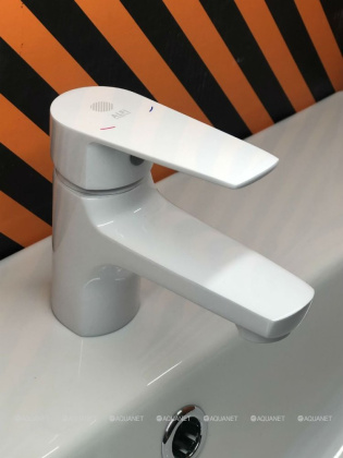 Смеситель для раковины Orange Loop M26-021w белый Смеситель для раковины Orange Loop M26-021w белый